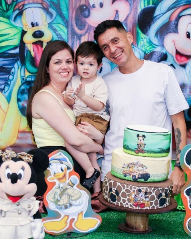 Mais uma aventura inesquecível no Kroko Kids Buffet! 🐭🦒🌿

No dia 07/12, o Arthur comemorou seus 2 aninhos em uma festa linda com o tema Mickey Safari, preparada com todo carinho pela Aline e pelo Ricardo. Foi a 2ª festa com a gente, e isso enche nosso coração de gratidão e alegria por acompanhar de perto mais um capítulo dessa história em família.

Obrigado, Aline e Ricardo, por confiarem novamente no nosso espaço para celebrar a vida do Arthur. Que venham muitos outros aniversários cheios de sorrisos, amizades e momentos especiais aqui com a gente. 💚✨