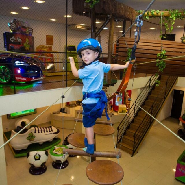 🦸‍♂️ É hora de ativar o poder da diversão! Henrique completou 4 anos com uma festa incrível de PJ Masks no Kroko Kids Buffet! 
🎉 Anna e Nebert, obrigado por escolherem a gente para essa aventura noturna cheia de heróis! Desejamos ao Henrique muitos anos de coragem, amizade e missões incríveis ao lado de seus personagens favoritos! Que ele continue crescendo com muita alegria, energia e salvando o dia! Feliz aniversário, Henrique! 🎂🥳 #KrokoKidsBuffet #AniversárioHenrique #PJMasks #4Anos #FestaInfantil #MomentosMágicos