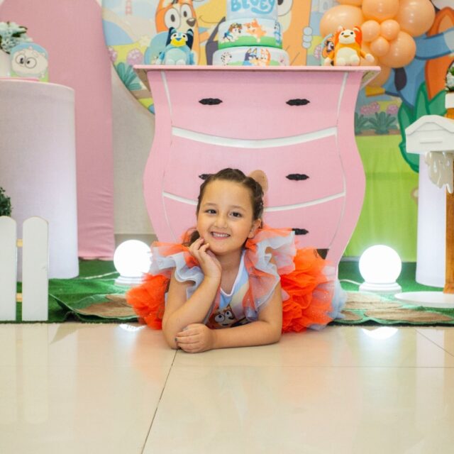 No dia 17/10, o tema Bluey trouxe muita diversão, risadas e momentos especiais para uma comemoração inesquecível. Foi emocionante ver a Olivia e todos os convidados tão felizes e animados!

Agradecemos de coração à Tatiane e ao Carlos Alberto por confiarem mais uma vez em nosso espaço para celebrar essa data tão importante. Vocês fazem parte da família Kroko Kids e é uma honra participar dessas histórias.

Que a Olivia continue crescendo com muita saúde, alegria e rodeada de sonhos realizados! Muito obrigado por escolherem o Kroko Kids sempre!

#AniversárioKrokoKids #Olivia5Anos #FestaBluey #TerceiraFesta #MomentosFelizes #gratidãosempre