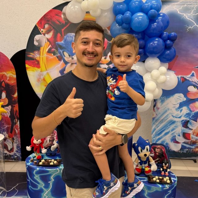 Arthur comemorou seus 3 aninhos em ritmo acelerado e com muita diversão no Kroko Kids Buffet! 🦔💙​

No dia 05/12, Leticia e Kaique reuniram a família e os amigos para uma aventura incrível com o tema Sonic, em um espaço cheio de atrações, alegria e momentos que vão ficar para sempre na memória. Cada detalhe dessa festa foi pensado com carinho para que o Arthur vivesse um dia inesquecível, do jeitinho que ele merece. 🎉✨