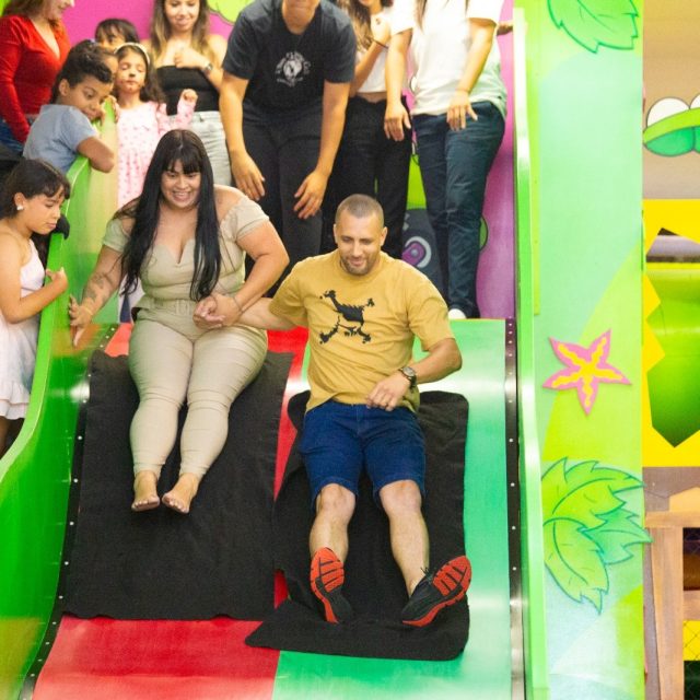 No dia 18/10, o tema Safari Baby trouxe muita delicadeza, aventura e encanto para essa festa tão especial, repleta de sorrisos e momentos inesquecíveis.

Agradecemos de coração à Karina e ao Robson por confiarem em nosso espaço para tornar esse momento ainda mais mágico. Foi um prazer fazer parte dessa celebração cheia de amor!

Que a Antonella continue crescendo com muita saúde, felicidade e rodeada de sonhos realizados. Muito obrigado por escolherem o Kroko Kids!

#AniversárioKrokoKids #Antonella1Ano #FestaSafariBaby #MomentosFelizes #Gratidão