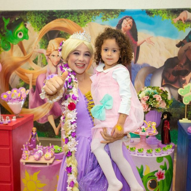 No dia 19/10, o tema Enrolados trouxe muita magia, encantamento e diversão para uma comemoração inesquecível, cheia de sorrisos e momentos especiais.

Agradecemos imensamente à Rose e ao Alexandre por confiarem novamente em nosso espaço para proporcionar essa festa tão querida. Vocês fazem parte da família Kroko Kids, e é uma honra participar dessas histórias.

Que a Olga Helena continue crescendo com muita saúde, felicidade e cercada de sonhos realizados! Muito obrigado por escolherem o Kroko Kids mais uma vez! 💙🌟

#AniversárioKrokoKids #OlgaHelena4Anos #FestaEnrolados #SegundaFesta #momentosfelizes