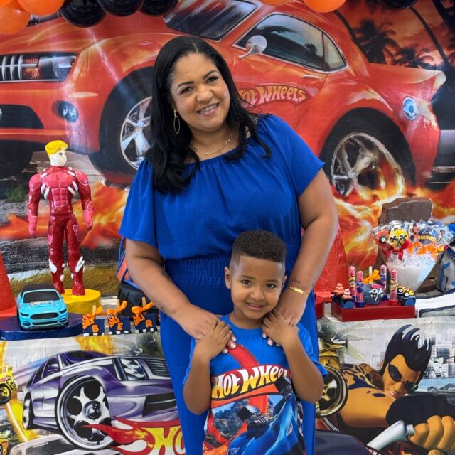 🚗💨 Bernardo acelerou rumo aos 5 anos com uma festa radical de Hot Wheels no Kroko Kids Buffet! 🏁 Ellen, obrigado por compartilhar essa aventura emocionante com a gente. Desejamos ao Bernardo muitos anos de velocidade, adrenalina e muita diversão! Que ele continue crescendo com essa energia contagiante e essa paixão por carros! Feliz aniversário, Bernardo! 🎂🥳 #KrokoKidsBuffet #AniversárioBernardo #HotWheels #5Anos #FestaInfantil #MomentosMágicos